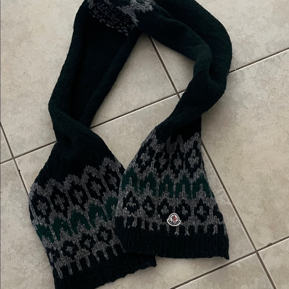Moncler Black and Gray Knit Scarf